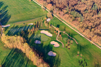 Golf Course Landgut Dreihof - GOLF absolu le matin à le quartier Dreihof in Essingen dans le département Rhénanie-Palatinat, Allemagne vu d'un drone