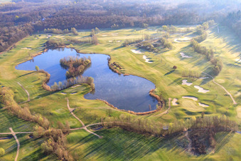 Golf Course Landgut Dreihof - GOLF absolu le matin à le quartier Dreihof in Essingen dans le département Rhénanie-Palatinat, Allemagne vue d'en haut