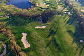 Golf Course Landgut Dreihof - GOLF absolu le matin à le quartier Dreihof in Essingen dans le département Rhénanie-Palatinat, Allemagne depuis l'avion
