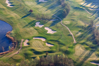 Vue d'oiseau de Golf Course Landgut Dreihof - GOLF absolu le matin à le quartier Dreihof in Essingen dans le département Rhénanie-Palatinat, Allemagne