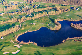 Golf Course Landgut Dreihof - GOLF absolu le matin à le quartier Dreihof in Essingen dans le département Rhénanie-Palatinat, Allemagne vu d'un drone