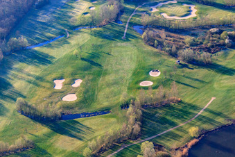 Golf Course Landgut Dreihof - GOLF absolu le matin à le quartier Dreihof in Essingen dans le département Rhénanie-Palatinat, Allemagne vu d'un drone