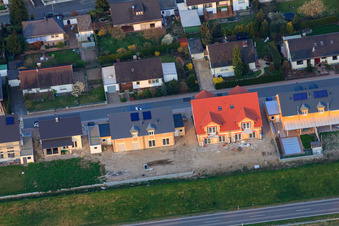 Vue d'oiseau de Forstlandallee à Jockgrim dans le département Rhénanie-Palatinat, Allemagne