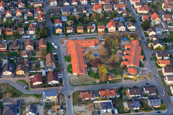 Vue aérienne de Jardin d'enfants Albertino dans la Albert-Schweitzer-Straße et jardin d'enfants Schwalbennest dans la Marienstraße à Jockgrim dans le département Rhénanie-Palatinat, Allemagne