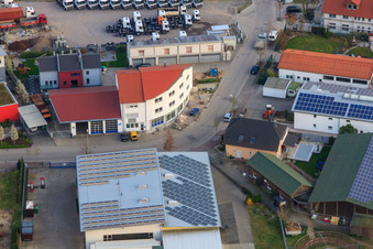 Vue aérienne de Atelier de réparation automobile Boris Kirchmer sur Mittelwegring à Jockgrim dans le département Rhénanie-Palatinat, Allemagne