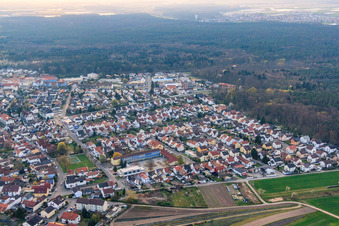 Vue aérienne de École primaire Lina Sommer à Jockgrim dans le département Rhénanie-Palatinat, Allemagne