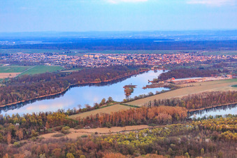 Vue aérienne de Lac de carrière de Rohrköpfle à Linkenheim-Hochstetten dans le département Bade-Wurtemberg, Allemagne