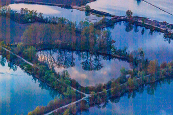 Vue aérienne de Ancien bassin de dragage de la gravière Wolf à Leimersheim dans le département Rhénanie-Palatinat, Allemagne