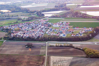 Quartier Hardtwald in Neupotz dans le département Rhénanie-Palatinat, Allemagne du point de vue du drone