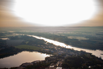 Vue aérienne de Bassin des Mouettes à Lauterbourg dans le département Bas Rhin, France