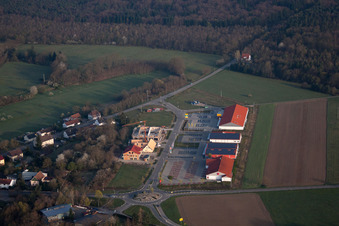 Quartier Neulauterburg in Berg dans le département Rhénanie-Palatinat, Allemagne du point de vue du drone