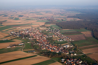 Enregistrement par drone de Niederlauterbach dans le département Bas Rhin, France