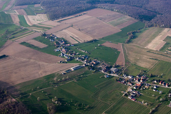 Langensoultzbach dans le département Bas Rhin, France du point de vue du drone