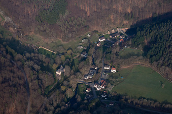 Nehwiller-près-Wœrth dans le département Bas Rhin, France du point de vue du drone