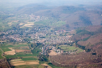 Niederbronn-les-Bains dans le département Bas Rhin, France d'un drone