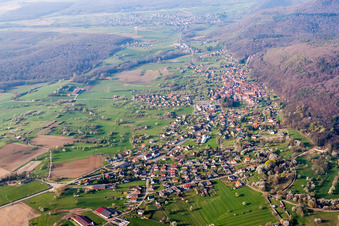 Vue aérienne de Champs agricoles et terres agricoles à Oberbronn dans le département Bas Rhin, France
