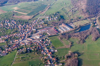 Vue aérienne de Locaux de l'usine De Dietrich Process Systems à Zinswiller dans le département Bas Rhin, France