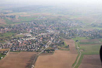 Vue oblique de Soultz-sous-Forêts dans le département Bas Rhin, France