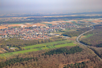 Vue aérienne de Bienwaldstadt vue du sud à Kandel dans le département Rhénanie-Palatinat, Allemagne