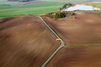 Vue aérienne de Départ matinal pour Bad Neustadt/Saale à Westhausen dans le département Thuringe, Allemagne