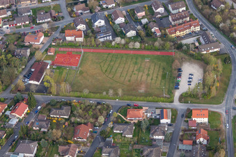 Vue aérienne de Terrain de sport à le quartier Herschfeld in Bad Neustadt an der Saale dans le département Bavière, Allemagne