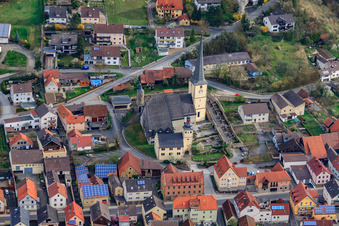 Vue aérienne de Saint-Jacques-le-Majeur à Hollstadt dans le département Bavière, Allemagne