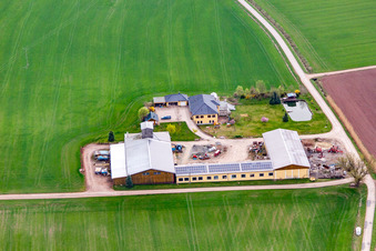 Vue aérienne de JEMAKO Anke Bauer Mitterhof à le quartier Streufdorf in Straufhain dans le département Thuringe, Allemagne