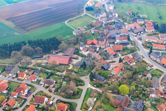Vue aérienne de Hutweide à le quartier Herreth in Itzgrund dans le département Bavière, Allemagne