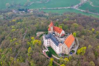 Vue aérienne de Complexe du château de la Veste Heldburg à Heldburg dans le département Thuringe, Allemagne