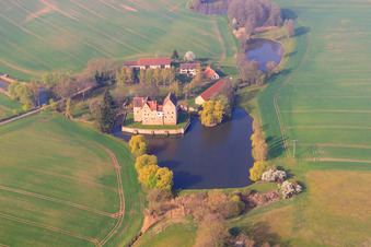 Photographie aérienne de Bâtiments et parc du château - installations du château à douves Brennhausen à le quartier Brennhausen in Sulzdorf an der Lederhecke dans le département Bavière, Allemagne
