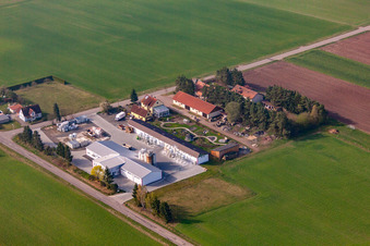 Vue aérienne de Produits de construction muro à Sulzdorf an der Lederhecke dans le département Bavière, Allemagne