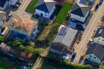 Nouvelle zone de développement Est (Im Holderbusch) à Minfeld dans le département Rhénanie-Palatinat, Allemagne hors des airs
