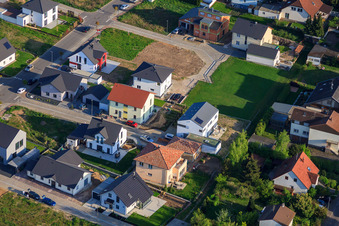 Enregistrement par drone de Nouvelle zone de développement Est (Im Holderbusch) à Minfeld dans le département Rhénanie-Palatinat, Allemagne