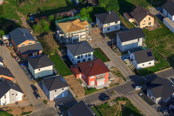 Nouvelle zone de développement Est (Im Holderbusch) à Minfeld dans le département Rhénanie-Palatinat, Allemagne hors des airs