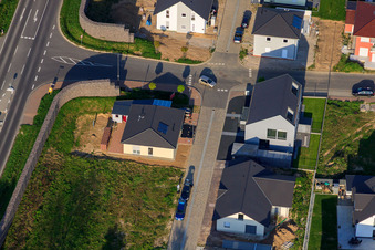 Nouvelle zone de développement Est (Im Holderbusch) à Minfeld dans le département Rhénanie-Palatinat, Allemagne vue du ciel