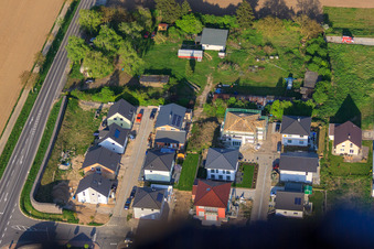 Nouvelle zone de développement Est (Im Holderbusch) à Minfeld dans le département Rhénanie-Palatinat, Allemagne du point de vue du drone