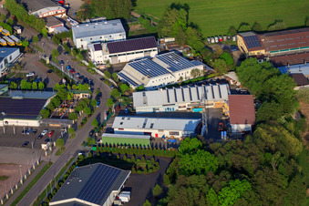 Vue aérienne de Horstring avec Getränke Südpfalz GmbH à le quartier Minderslachen in Kandel dans le département Rhénanie-Palatinat, Allemagne