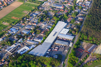 Enregistrement par drone de Hubert Eichenlaub Transport et Forwarding GmbH à Herxheim bei Landau dans le département Rhénanie-Palatinat, Allemagne