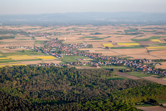 Vue aérienne de Du nord-ouest à Schleithal dans le département Bas Rhin, France