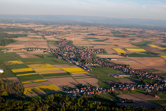 Vue d'oiseau de Schleithal dans le département Bas Rhin, France