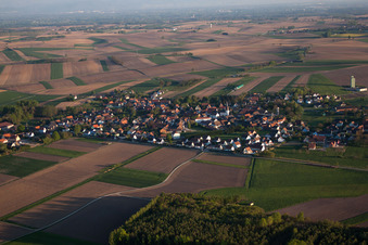 Schleithal dans le département Bas Rhin, France vu d'un drone