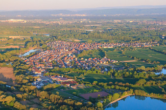 Photographie aérienne de Vue du village depuis l'Epple jusqu'au Rhin depuis l'ouest à Neuburg am Rhein dans le département Rhénanie-Palatinat, Allemagne