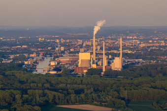 Vue aérienne de EnBW Energie Baden-Württemberg AG, centrale à vapeur du port rhénan Karlsruhe vue du Palatinat à le quartier Daxlanden in Karlsruhe dans le département Bade-Wurtemberg, Allemagne