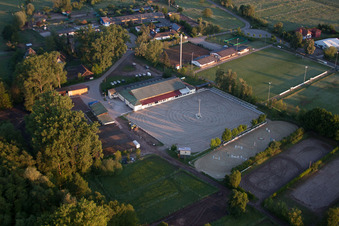Vue aérienne de Hippodrome de l'hippodrome - Trabrennbahn Billigheim à Billigheim-Ingenheim dans le département Rhénanie-Palatinat, Allemagne