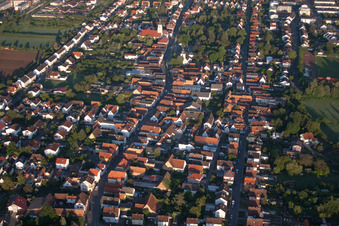 Quartier Queichheim in Landau in der Pfalz dans le département Rhénanie-Palatinat, Allemagne du point de vue du drone