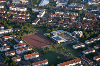 Vue aérienne de Quartier Queichheim in Landau in der Pfalz dans le département Rhénanie-Palatinat, Allemagne