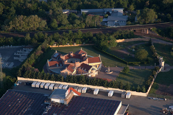 Photographie aérienne de Villa en forme d'étoile avec créneaux et mur de château dans la Fichtenstraße à Landau in der Pfalz dans le département Rhénanie-Palatinat, Allemagne