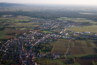 Vue aérienne de Goethester à le quartier Lachen in Neustadt an der Weinstraße dans le département Rhénanie-Palatinat, Allemagne