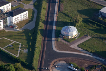 Vue aérienne de Centre d'information solaire SIZ à le quartier Speyerdorf in Neustadt an der Weinstraße dans le département Rhénanie-Palatinat, Allemagne