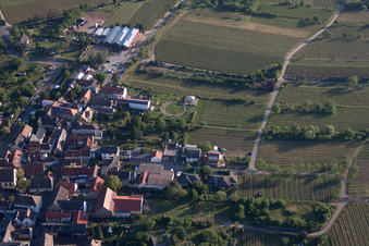Photographie aérienne de Maison de campagne de Nett Loblocher Hof à le quartier Gimmeldingen in Neustadt an der Weinstraße dans le département Rhénanie-Palatinat, Allemagne